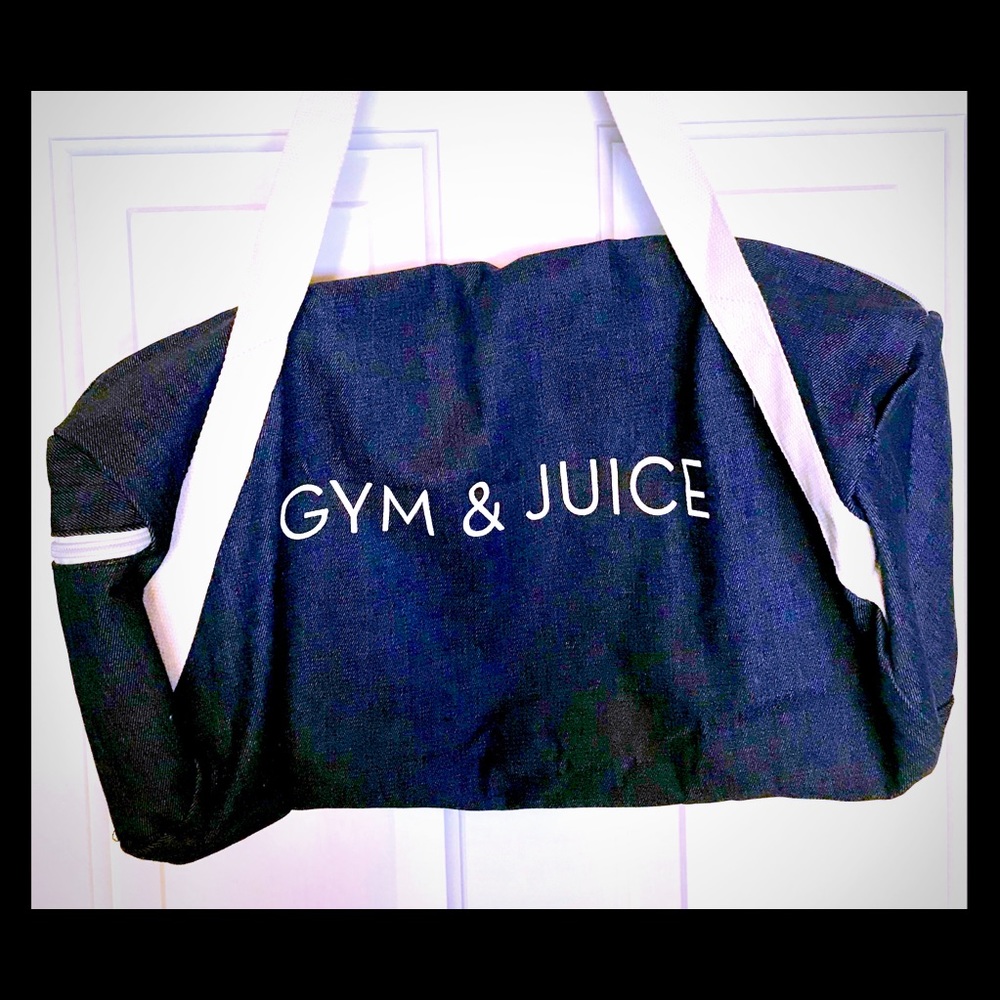 Gym bag by Mecari.